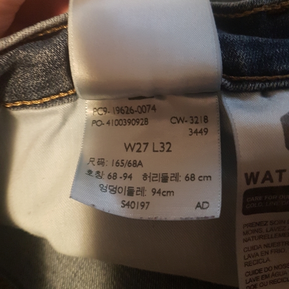 311 Medium Wash Levi Jeans - Picture 2 of 5